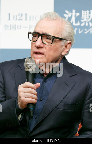 Tokio, Japan. 16. Januar 2017. US-amerikanischer Regisseur Martin Scorsese spricht während einer Pressekonferenz für den Film Stille (Chinmoku) am 16. Januar 2017, Tokio, Japan. Das historische Drama basiert auf einem japanischen Roman von Shusaku Endo folgt zwei Jesuiten-Priester, die im Laufe des 17. Jahrhunderts von Portugal nach Japan zu reisen. Der Film beginnt in Japan am 21. Januar. Bildnachweis: Rodrigo Reyes Marin/AFLO/Alamy Live-Nachrichten Stockfoto