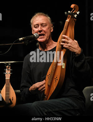 Boca Raton, Florida. 15. Januar 2017. Bruce Hornsby führt während der Sonnenschein Blues Festival in The Mizner Park Amphitheater am 15. Januar 2017 in Boca Raton, Florida. Bildnachweis: Mpi04/Medien Punch/Alamy Live-Nachrichten Stockfoto