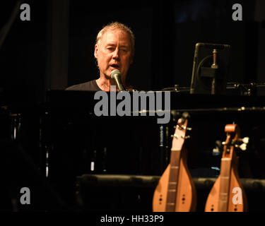 Boca Raton, Florida. 15. Januar 2017. Bruce Hornsby führt während der Sonnenschein Blues Festival in The Mizner Park Amphitheater am 15. Januar 2017 in Boca Raton, Florida. Bildnachweis: Mpi04/Medien Punch/Alamy Live-Nachrichten Stockfoto