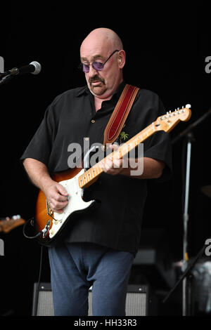 Boca Raton, Florida. 15. Januar 2017. Dave Mason führt während der Sonnenschein Blues Festival in The Mizner Park Amphitheater am 15. Januar 2017 in Boca Raton, Florida. Bildnachweis: Mpi04/Medien Punch/Alamy Live-Nachrichten Stockfoto