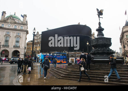 London, UK. 16. Januar 2017. Die Plakatwand Lichter am Piccadilly Circus für Renovierungen ausgeschaltet wurde und bleibt ausgeschaltet, bis in den Herbst. Michael Tubi / Alamy Live News Bildnachweis: Michael Tubi/Alamy Live-Nachrichten Stockfoto