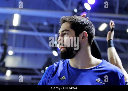 Parc Exposition Xxl, Nantes, Frankreich. 15. Januar 2017. 25. Welt Handball WM Frankreich gegen Norway.Nicolas Karabatic Aufwärmen Credit: Laurent Lairys/Agence Locevaphotos/Alamy Live News Stockfoto