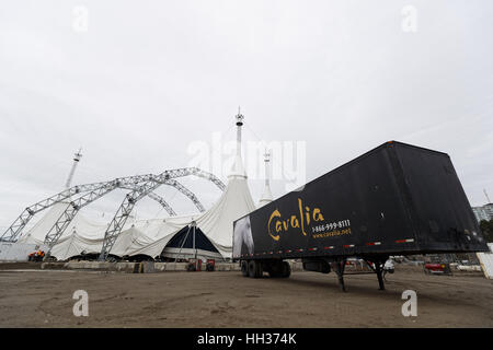 Vancouver, Kanada. 16. Januar 2017. Odysseo wirft seine kolossalen White Big Top im Olympischen Dorf in Vancouver. Bildnachweis: Andrew Kinn/ZUMA Wire/ZUMAPRESS.com/Alamy Live-Nachrichten Stockfoto