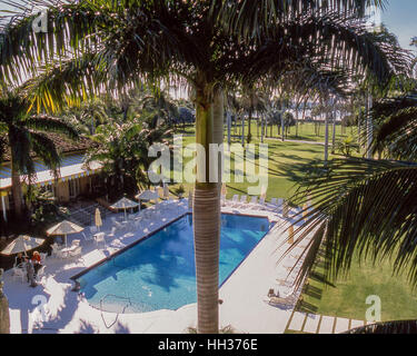 Palm Beach, Palm Beach County, USA. 1. Februar 2003. Das Schwimmbad im National Historic Landmark, Mar-a-Lago in Palm Beach, Florida. Aktueller Besitzer gewählter Präsident DONALD J. TRUMP geworden ist der 1924 Mittelmeer Revival Herrenhaus und Immobilien der späten Getreide Erbin MARJORIE MERRIWEATHER POST in einem privaten Club nur für Mitglieder, wo er auch Familie Viertel hält. Bildnachweis: Arnold Drapkin/ZUMA Draht/Alamy Live-Nachrichten Stockfoto
