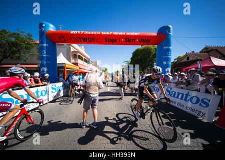 Adelaide, South Australia, Australien. 17. Januar 2016. Startlinie, 1 Etappe der Tour Down Under, Australien am 17. Januar 2017 Rennen Credit: Gary Francis/ZUMA Draht/Alamy Live News Stockfoto