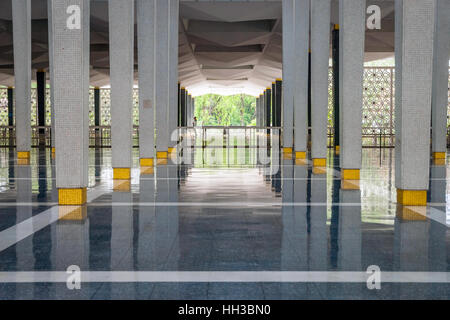 Blick auf Masjid Negara, nationale Moschee in Kuala Lumpur, Malaysia Stockfoto