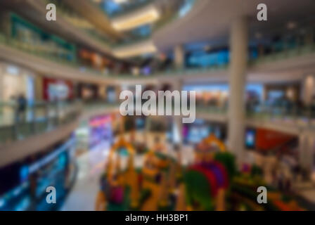 Verschwommenes Bild der Shopping-Mall innen Stockfoto