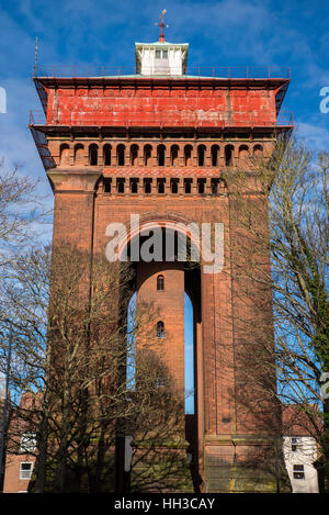 Der beeindruckende Jumbo-Wasserturm in der historischen Stadt Colchester, Essex. Stockfoto