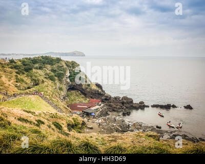 Blick vom Seongsan Ilchulbong ("Sunrise Peak"), eines der UNESCO-Natur-Tourismus-Website auf der Insel Jeju in Südkorea Stockfoto