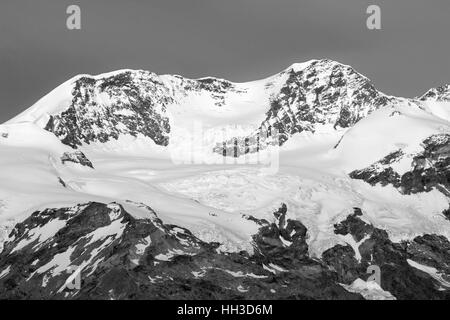 Landschaft des Monte-Rosa-Gruppe Gipfeln. Liskamm (Silberbast). Schwarz / weiß Bild. Aostatal, Italien Stockfoto