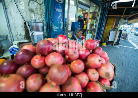 Verkäufer von der frischen Granatapfelsaft, Jerusalem, Israel. Stockfoto