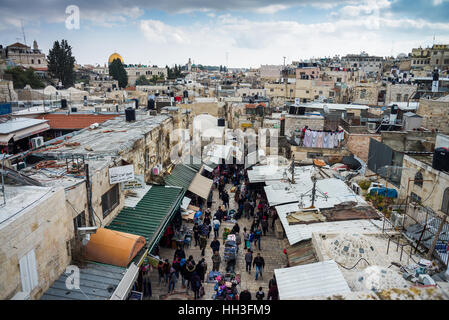 Blick hinunter vom Damaskustor Haggai Straße auch genannt el Wad-Straße im muslimischen Viertel, Ost-Jerusalem, Israel Stockfoto