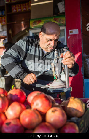 Verkäufer von der frischen Granatapfelsaft, Jerusalem, Israel. Stockfoto