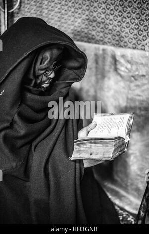 Porträt des Klerikers im äthiopischen koptischen Kloster, Jerusalem, Israel Stockfoto