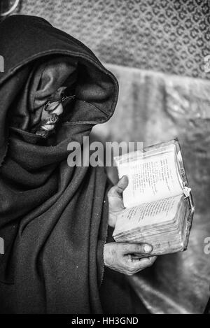 Porträt des Klerikers im äthiopischen koptischen Kloster, Jerusalem, Israel Stockfoto