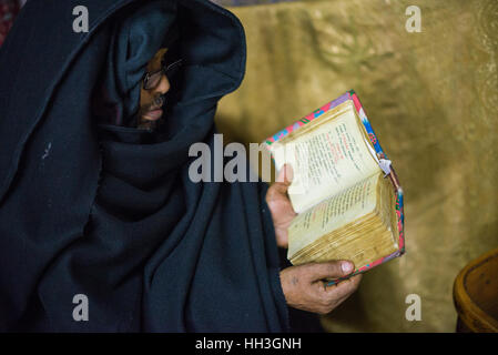 Porträt des Klerikers im äthiopischen koptischen Kloster, Jerusalem, Israel Stockfoto