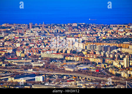 Luftbild Stadt Triest, Hauptstadt der Region Friaul-Julisch Venetien von Nord-Italien Stockfoto