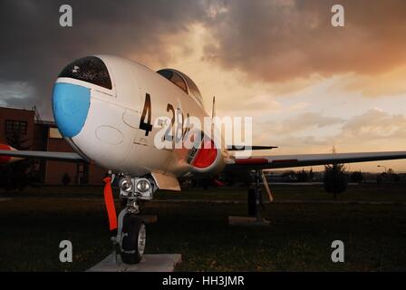 Ankara, Türkei - 17. November 2010: T-33 Shootingstar Jet Trainingsflugzeug an der Luft-Museum in Ankara. Stockfoto