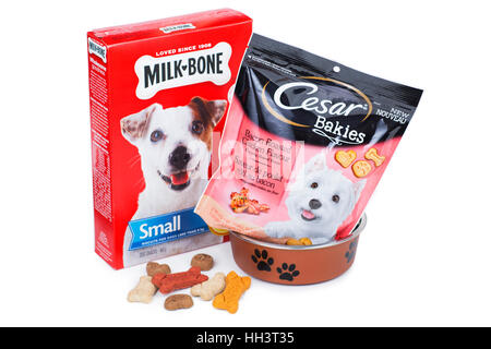 Hund behandelt, Milch Knochen und Cesar Bakies Pakete, Pakete Stockfoto