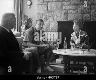 Jack Paar und seine Frau Miriam Wagner, fotografiert in seinem Haus im Juli 1962. Stockfoto