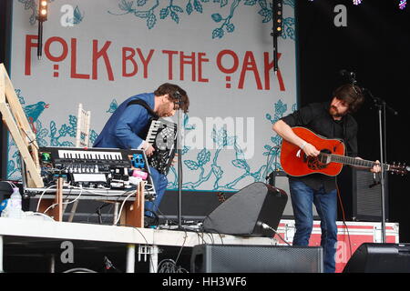 Kris Drever, Martin Green, LAU, auf der Bühne Folk von der Eiche, Gitarre, Akkordeon Stockfoto