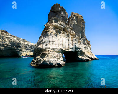 Kleftiko. Wunderschöne Felsformationen mit Bögen und Höhlen in die vulkanische Insel Milos-Griechenland Stockfoto