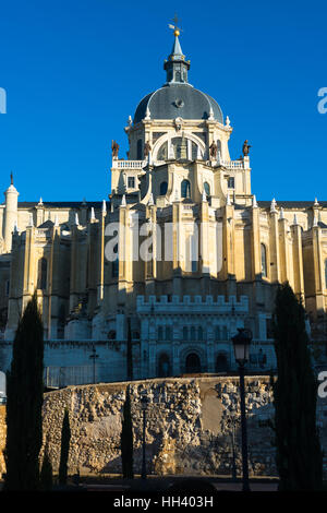 Almudena-Kathedrale in Madrid, Spanien. Stockfoto