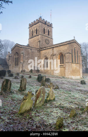 St.-Nikolaus-Kirche im Frost. Tackley, Oxfordshire, England Stockfoto