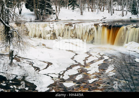 Keila-Joa Wasserfall von Winter. Langzeitbelichtung. Harjumaa, Estland Stockfoto