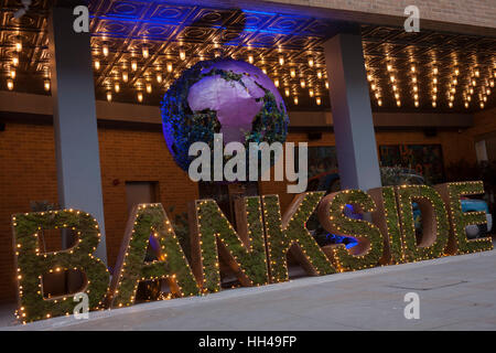 Ein großes Schild Bankside vor dem Hilton Hotel, am 13. Januar 2017 in London, England. Stockfoto