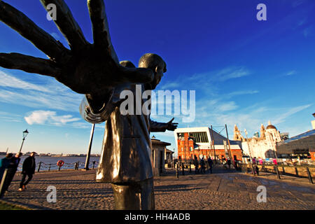 Billy Fury Statue am Albert Dock Liverpool UK Stockfoto