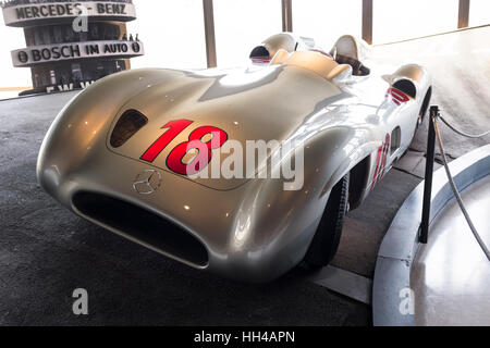 Im Fangio Museum gewidmet, das Leben und die Errungenschaften der legendären fünf Zeit anzeigen f-1-Weltmeister auf seinem Mercedes-Benz Stockfoto