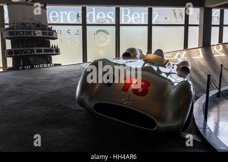 Im Fangio Museum gewidmet, das Leben und die Errungenschaften der legendären fünf Zeit anzeigen f-1-Weltmeister auf seinem Mercedes-Benz Stockfoto