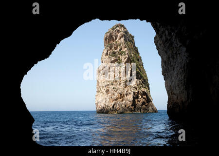 Höhle und Rock Felsvorsprung auf Inseln Westküste, Paxos, Ionische Inseln, griechische Inseln, Griechenland, Europa Stockfoto