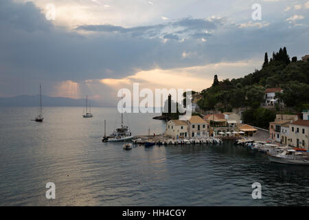 Blick über Hafen, Loggos Paxos, Ionische Inseln, griechische Inseln, Griechenland, Europa Stockfoto