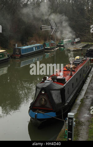 Hausboote sind bei Foxton sperrt in der Nähe von Market Harborough, Leicestershire festgemacht. Stockfoto