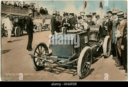 Miss Dorothy Elizabeth Levitt (1882-1922) in ihrer 80 hp Napier am Brighton Motor (Speed) Trials, am 21. Juli 1905. Levitt war die erste britische Frau Rennfahrer, Inhaber der weltweit erste Wasser Geschwindigkeits-Weltrekord, die Frauenwelt land Geschwindigkeitsrekord ho Stockfoto