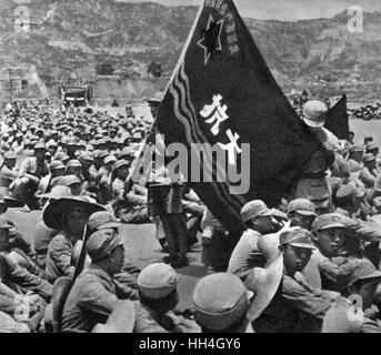 Kommunistisches China - Soldaten mit Flagge Stockfoto