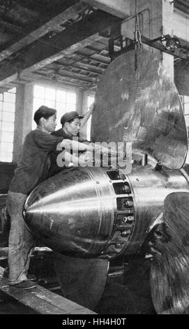 Kommunistisches China - Werftarbeiter im Schiffbau Stockfoto