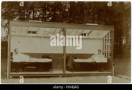 Patienten in ihren im freien Betten, frische Luft Behandlung bei The Royal Victoria Hospital, 1894 gegründet und Polton Farm Kolonie im Jahr 1910 gegründet. Zusammen mit der Apotheke bildeten diese den Kern der "Edinburgh Scheme" zur Bekämpfung von tuberculos Stockfoto