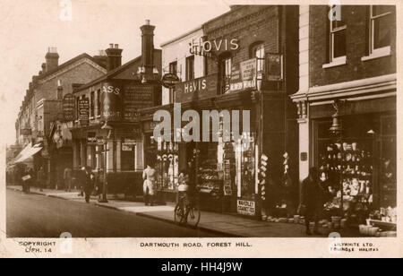 Dartmouth Road, Forest Hill, Süd-Ost-London mit The Bird in Hand Gastwirtschaft und Geschäfte. Stockfoto