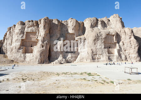 Fars Provinz, Iran - 19. Oktober 2015: Naqsh-e Rustam ist eine alte persische Nekropole befindet sich ca. 12 km nordwestlich von Persepolis Stockfoto