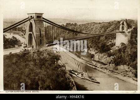 Bristol - die Clifton Suspension Bridge (entworfen von Isambard Kingdom Brunel) über den Fluss Avon Gorge - geht ein Raddampfer unter. Stockfoto