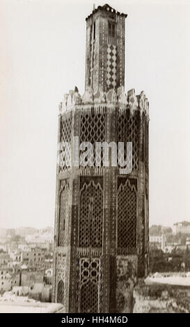 Marokko, Tanger, achteckiges Minarett auf der Kasbah-Moschee Stockfoto