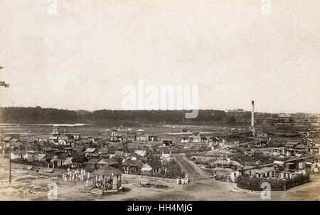 Marine- und militärischen Deutschcamp, Tsingtau (Qingdao), China, während des ersten Weltkrieges betrachtet aus an Bord eines Kriegsschiffes. Stockfoto