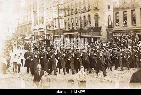 Polizeibeamte auf Parade, Albany, USA Stockfoto