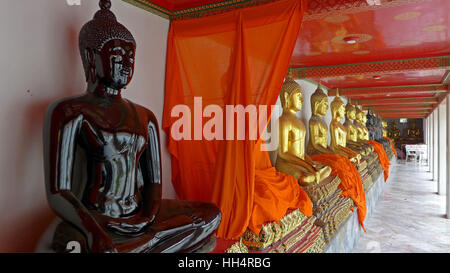 Statuen im buddhistischen Tempel Wat Pho, Bangkok, Thailand Stockfoto