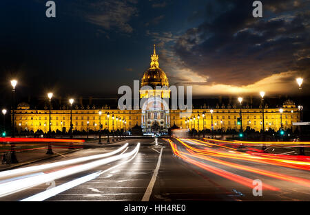 Les Invalides in Paris mit Abend-Beleuchtung, Frankreich Stockfoto