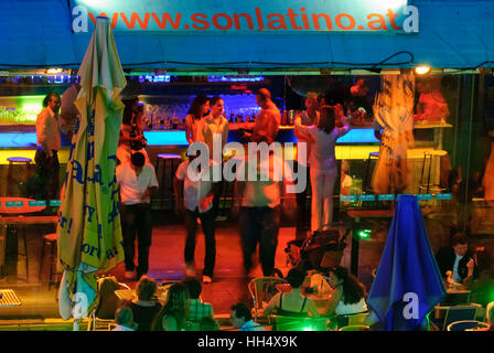 Wien, Wien: Vergnügen Viertel versunkene Stadt an der neuen Donau, schwimmende bar, 22., Wien, Österreich Stockfoto