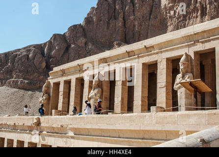 Leichenhalle Tempel der Hatschepsut widmet sich der Pharao Hatshepsut, sie war die zweite historisch bestätigten weibliche Pharao. Stockfoto